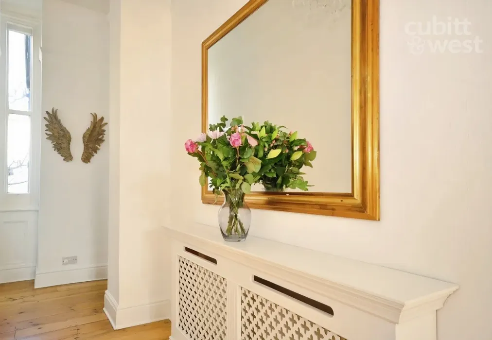 Hallway - Powis Square, Brighton, BN1 - Wards of Kent