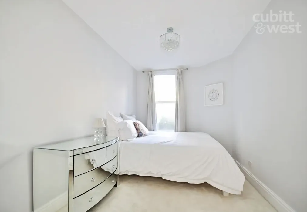 Bedroom - Powis Square, Brighton, BN1 - Wards of Kent
