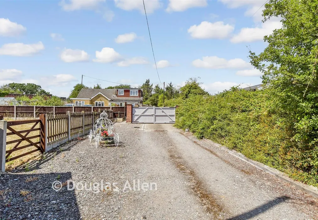 Driveway/Parking - Castledon Road, Downham, Billericay, Essex - Wards of Kent