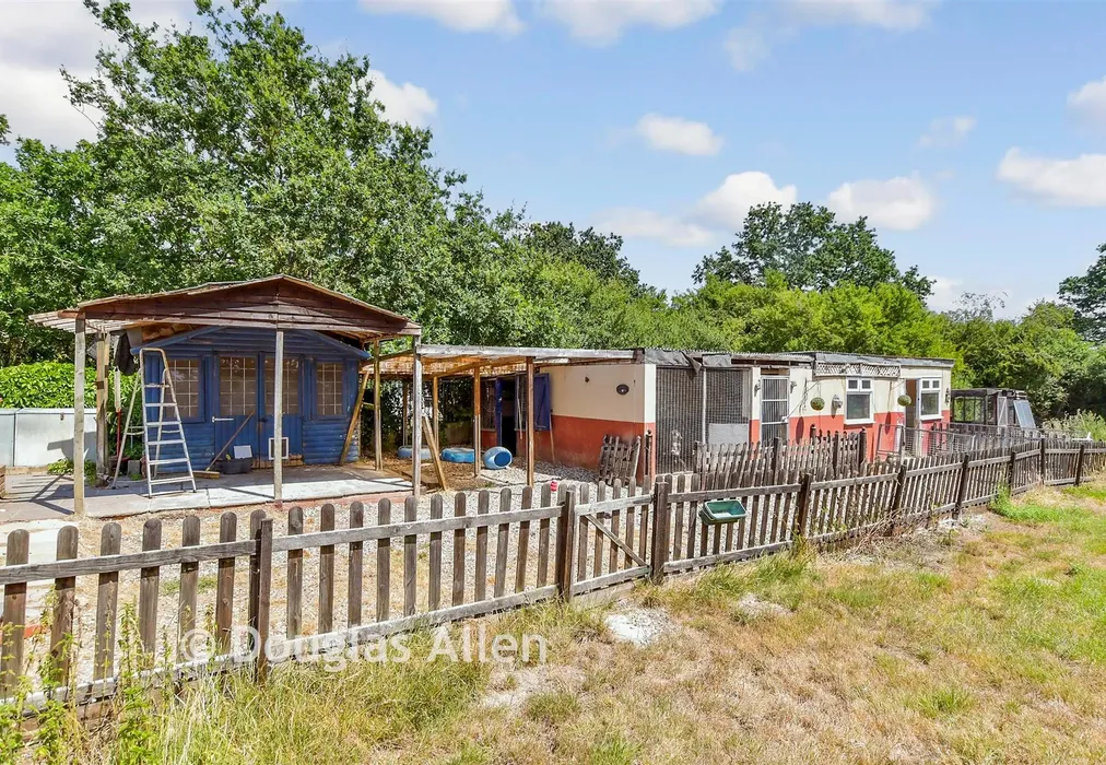 Workshop/Outbuildings - Castledon Road, Downham, Billericay, Essex - Wards of Kent