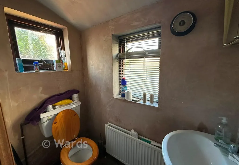 Bathroom - Berridge Road, Sheerness, Kent - Wards of Kent