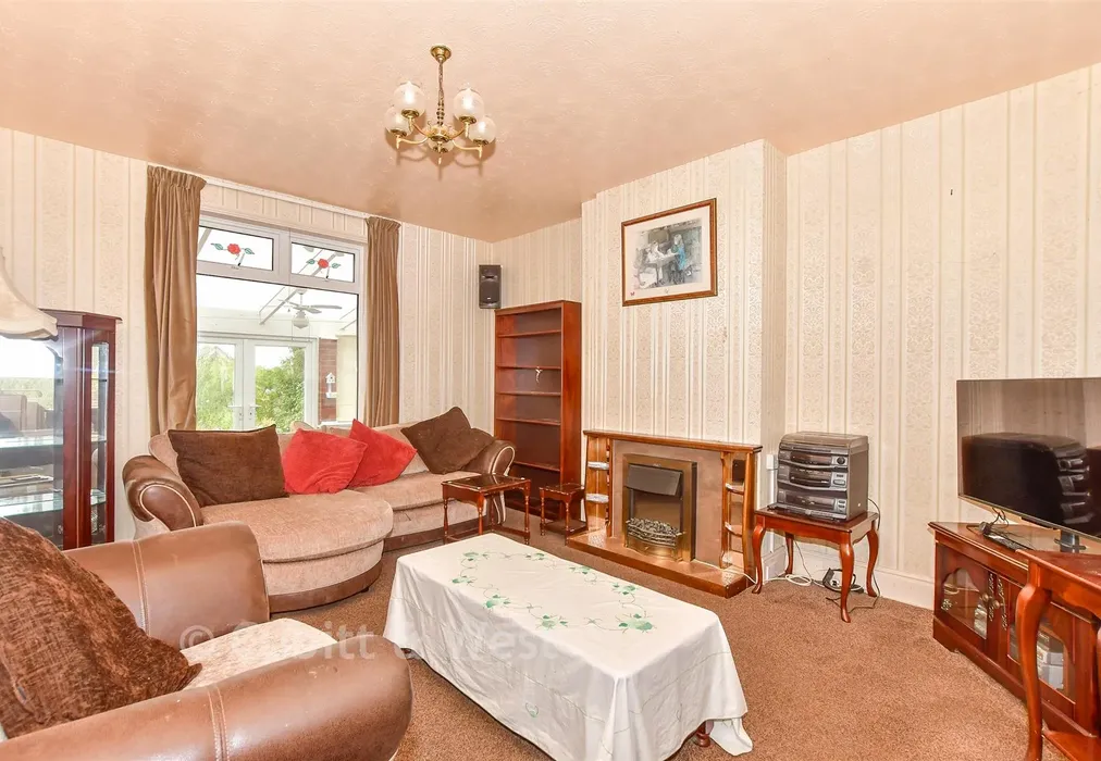 Lounge - London Road, Widley, Hampshire - Wards of Kent
