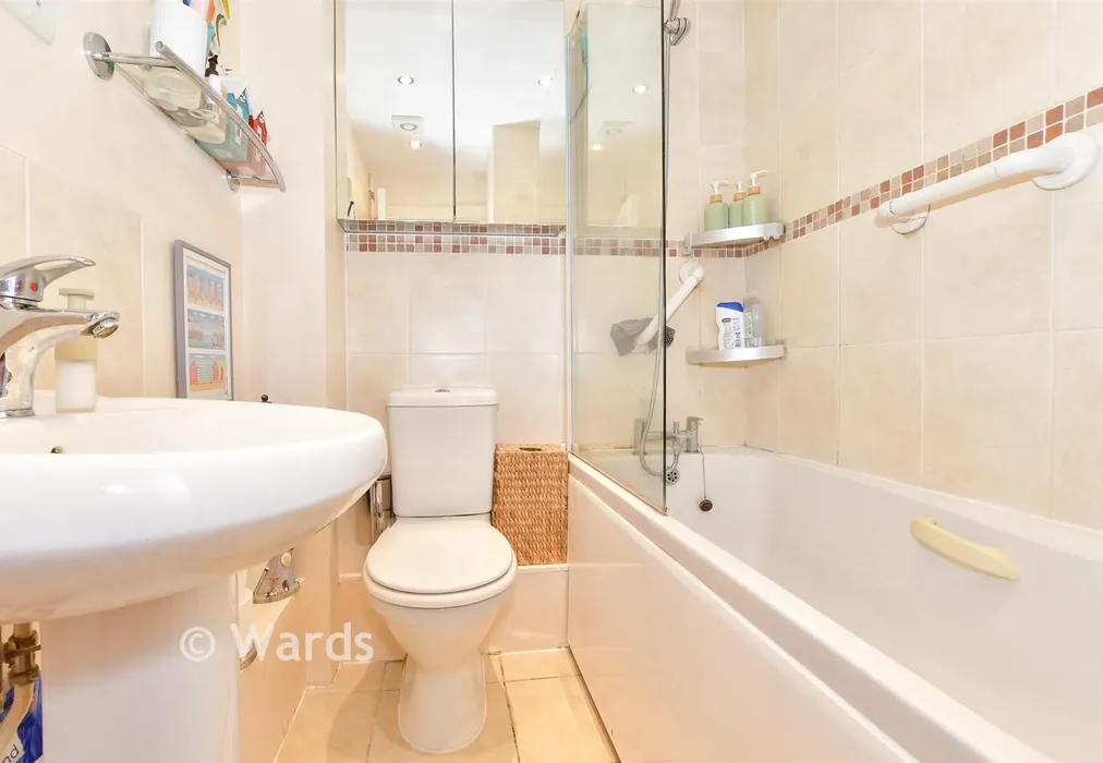 Bathroom - High Street, Hythe, Kent - Wards of Kent