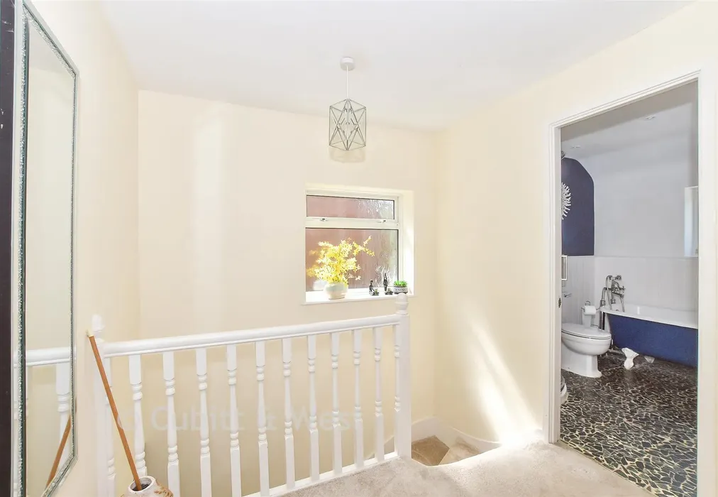 Landing - Stafford Road, Langley Green, Crawley, West Sussex - Wards of Kent