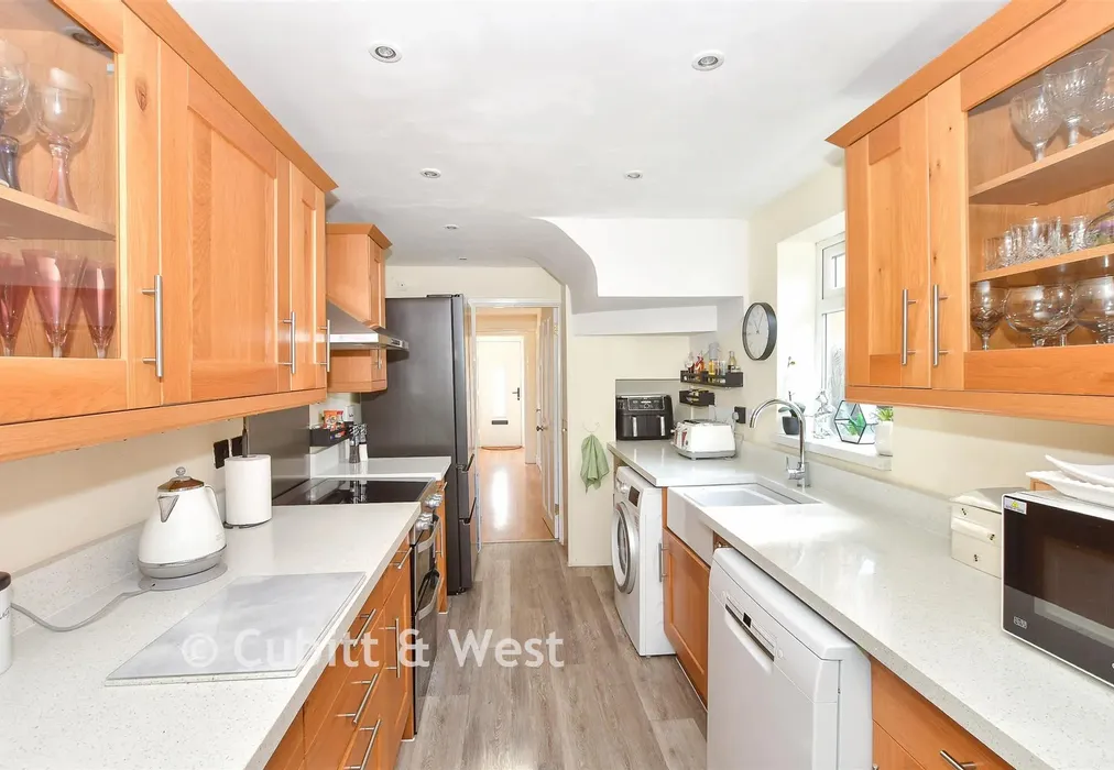 Kitchen - Stafford Road, Langley Green, Crawley, West Sussex - Wards of Kent
