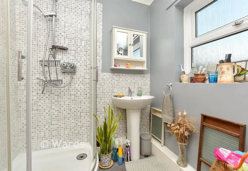Shower Room - Kingsnorth Road, Faversham, Kent - Wards of Kent