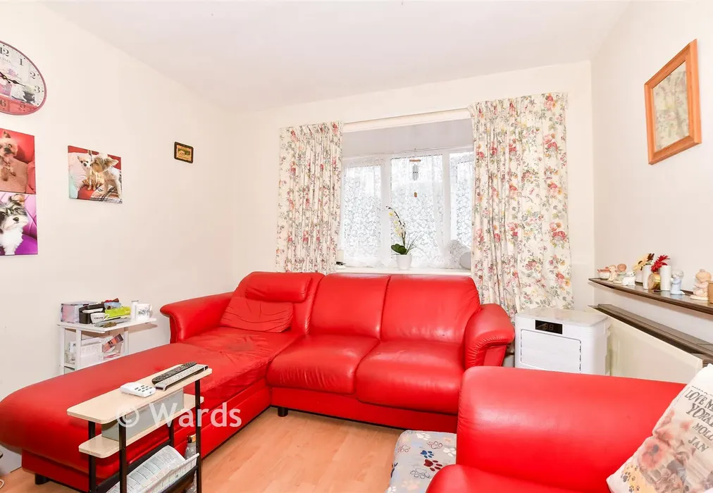 Lounge - Lesley Place, Buckland Hill, Maidstone, Kent - Wards of Kent