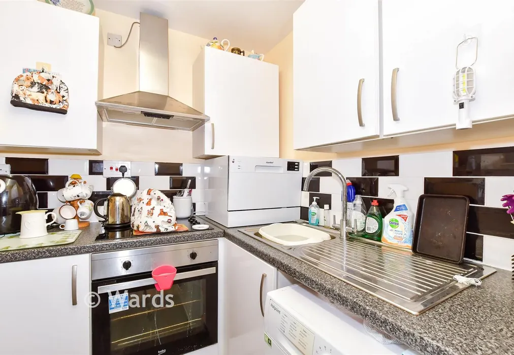 Kitchen - Lesley Place, Buckland Hill, Maidstone, Kent - Wards of Kent