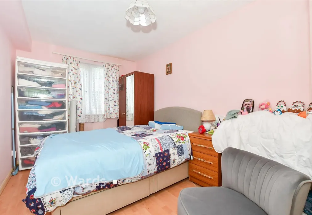 Bedroom - Lesley Place, Buckland Hill, Maidstone, Kent - Wards of Kent