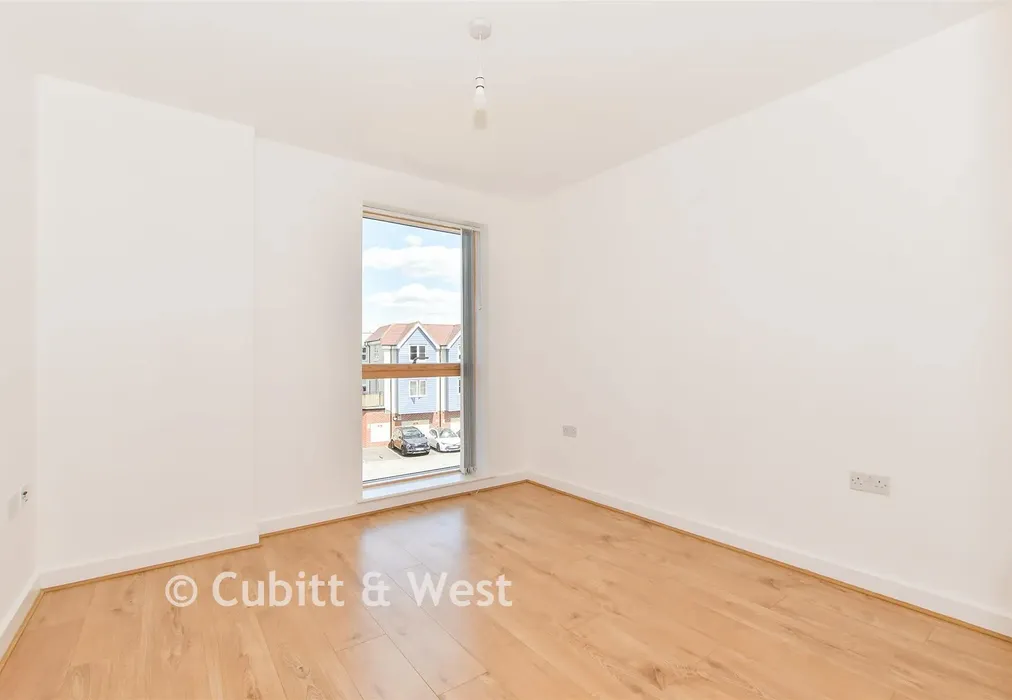 Bedroom 2 - Denne Parade, Horsham, West Sussex - Wards of Kent