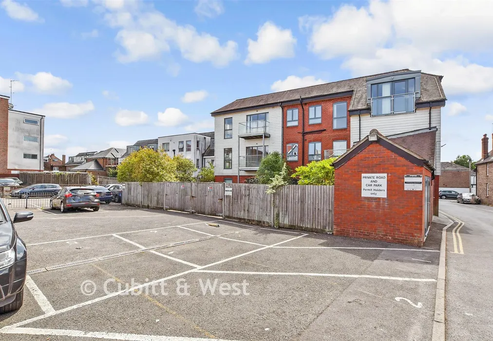 Driveway/Parking - Denne Parade, Horsham, West Sussex - Wards of Kent