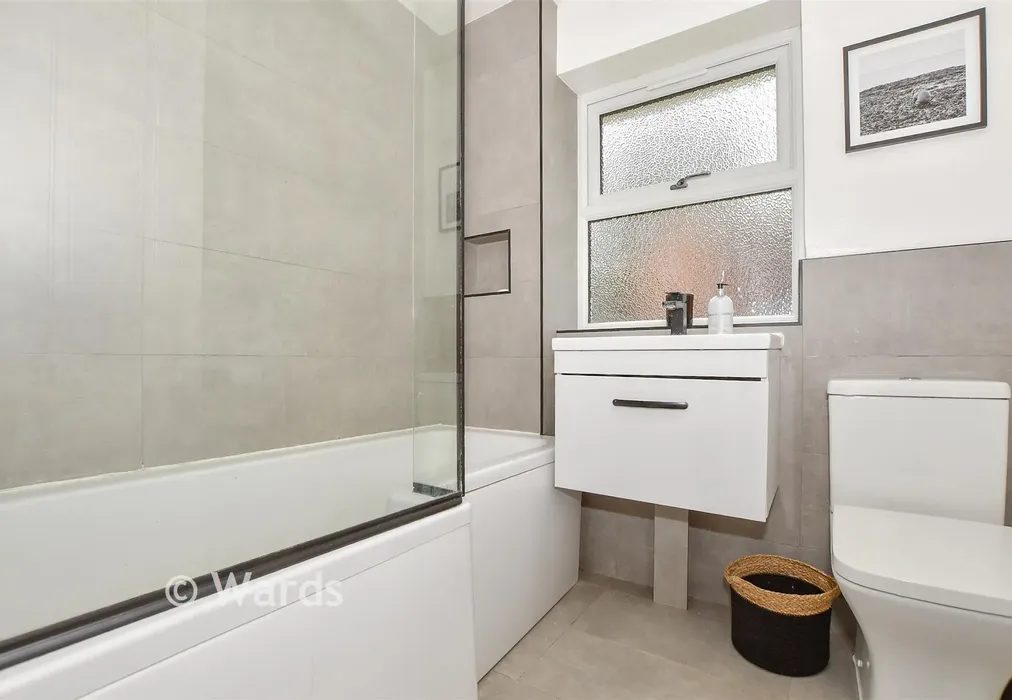 Bathroom - Pine Place, Tovil, Kent - Wards of Kent