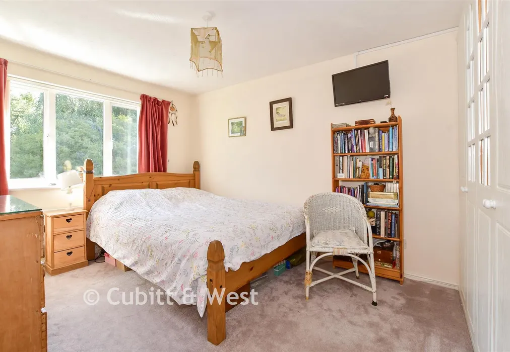 Bedroom 1 - Foxglove Walk, Worthing, West Sussex - Wards of Kent