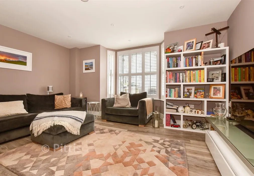 Lounge - Beachfield Road, Sandown, Isle of Wight - Wards of Kent