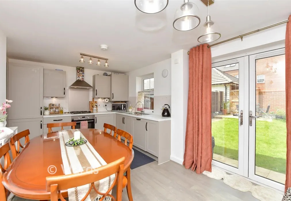 Kitchen/Diner - Laxtons Crescent, Sittingbourne, Kent - Wards of Kent