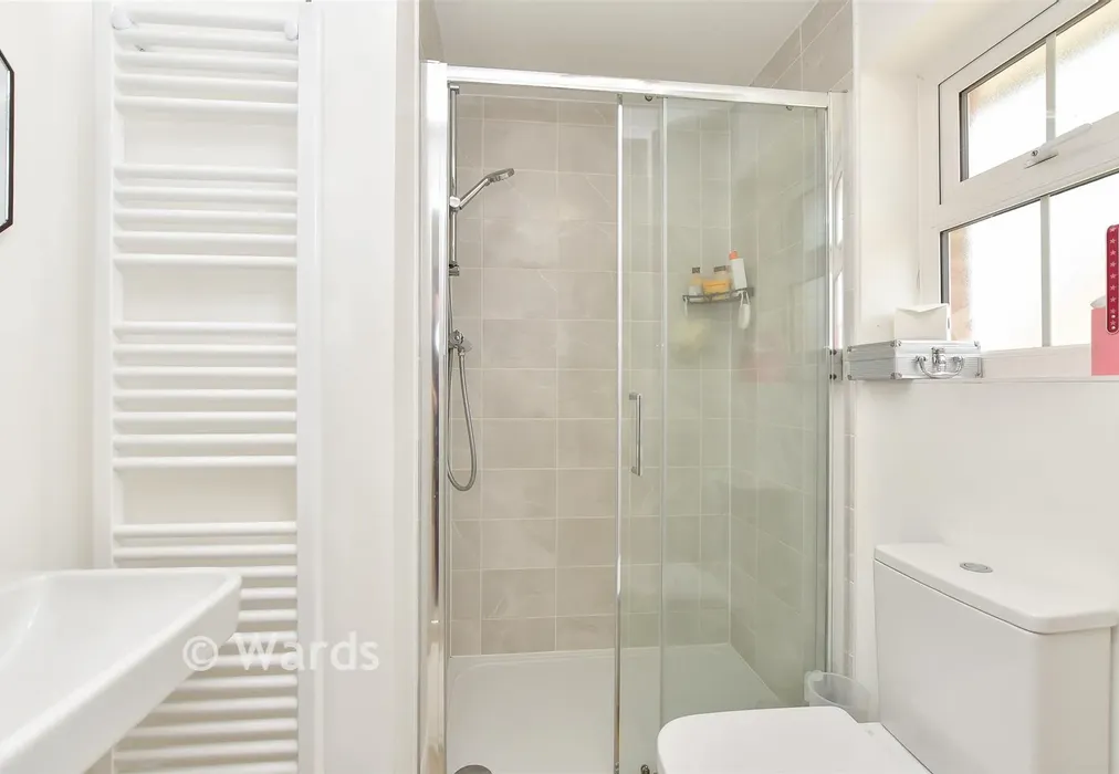 En-Suite - Laxtons Crescent, Sittingbourne, Kent - Wards of Kent