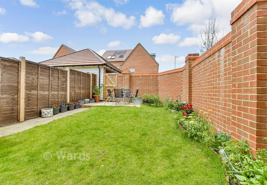 Garden - Laxtons Crescent, Sittingbourne, Kent - Wards of Kent