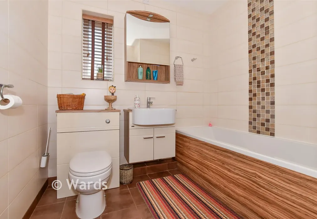 Bathroom - Maydowns Road, Whitstable, Kent - Wards of Kent