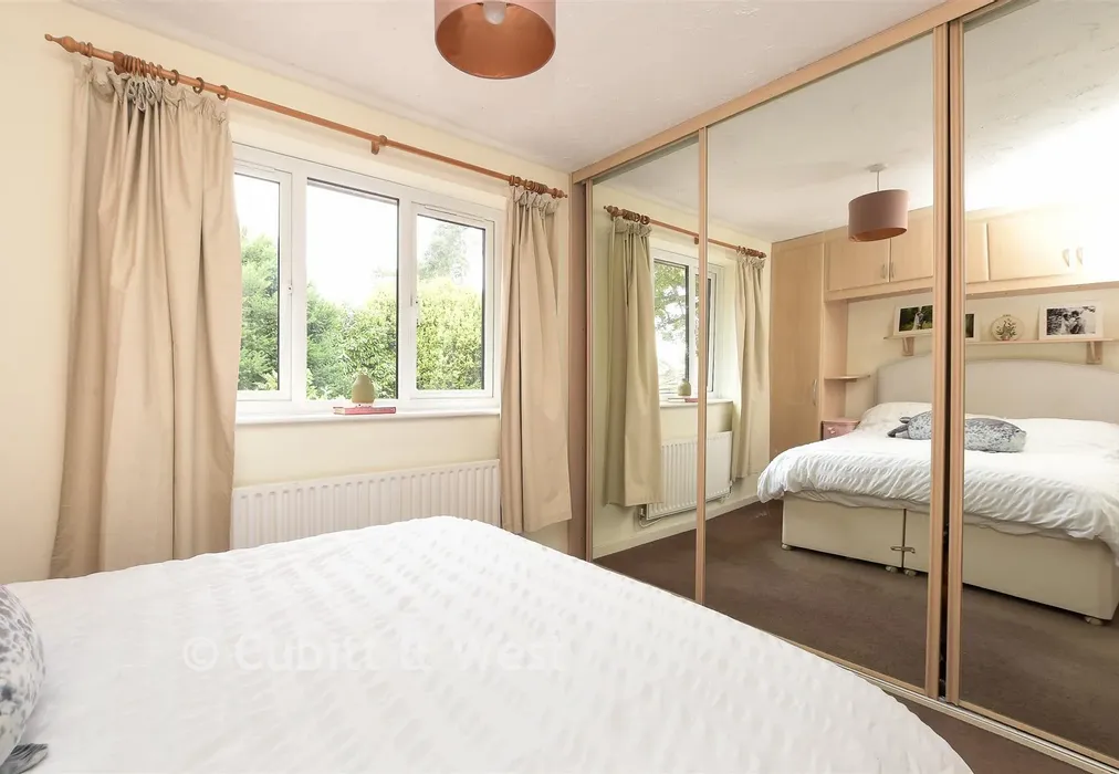 Bedroom 1 - Mount Rise, Redhill, Surrey - Wards of Kent