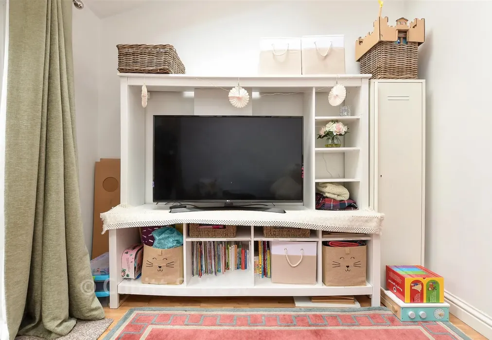 Internal Lifestyle Photograph - Mount Rise, Redhill, Surrey - Wards of Kent