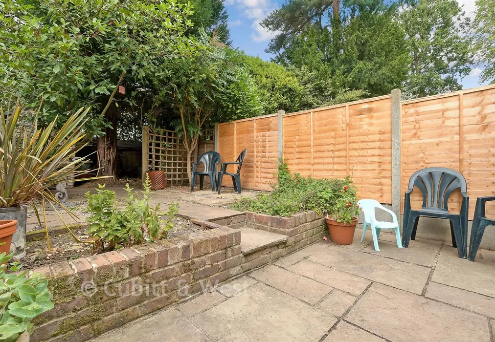 Rear Garden - Mount Rise, Redhill, Surrey - Wards of Kent