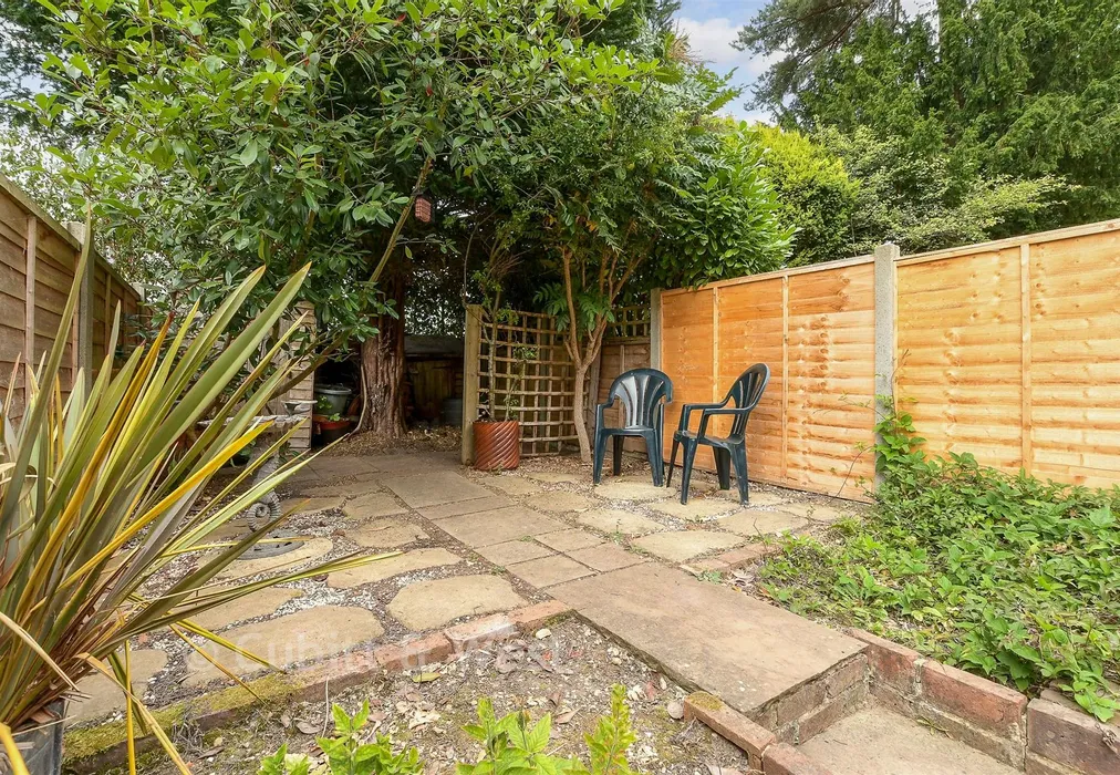 Rear Garden - Mount Rise, Redhill, Surrey - Wards of Kent