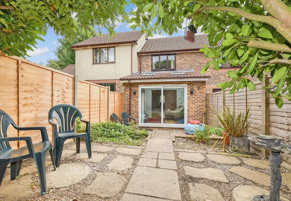 Rear Garden - Mount Rise, Redhill, Surrey - Wards of Kent