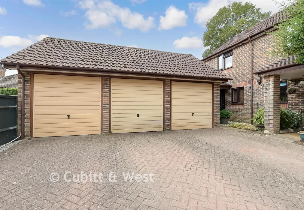 Garage - Mount Rise, Redhill, Surrey - Wards of Kent