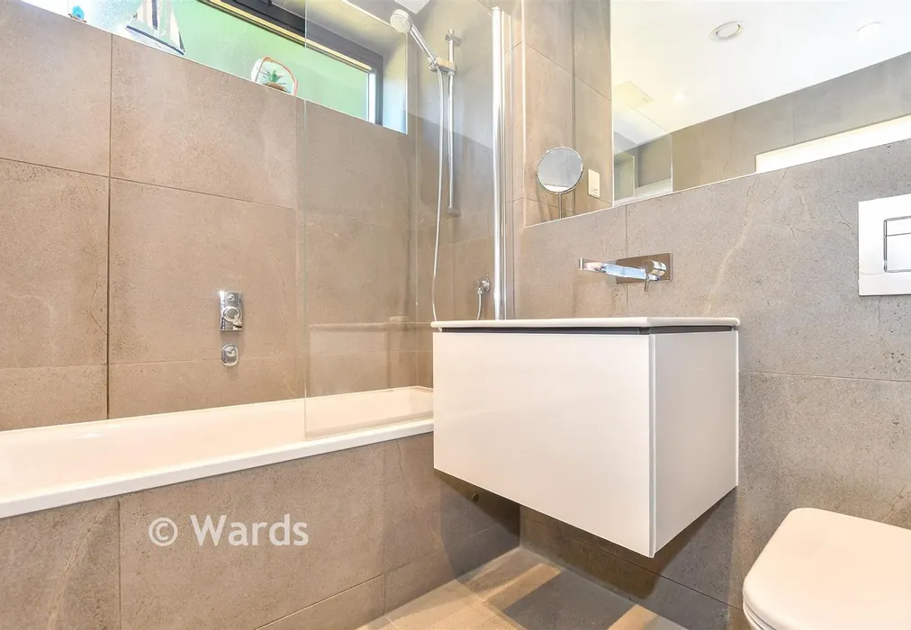 Bathroom - Seabrook Road, Hythe, Kent - Wards of Kent