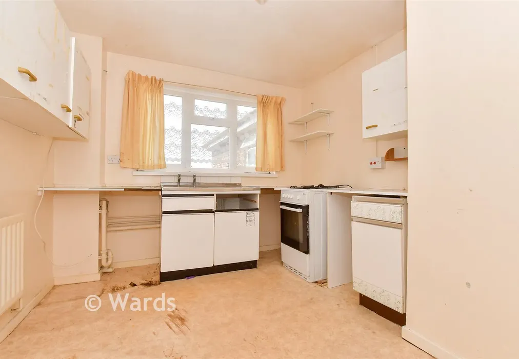 Kitchen - Leivers Road, Deal, Kent - Wards of Kent