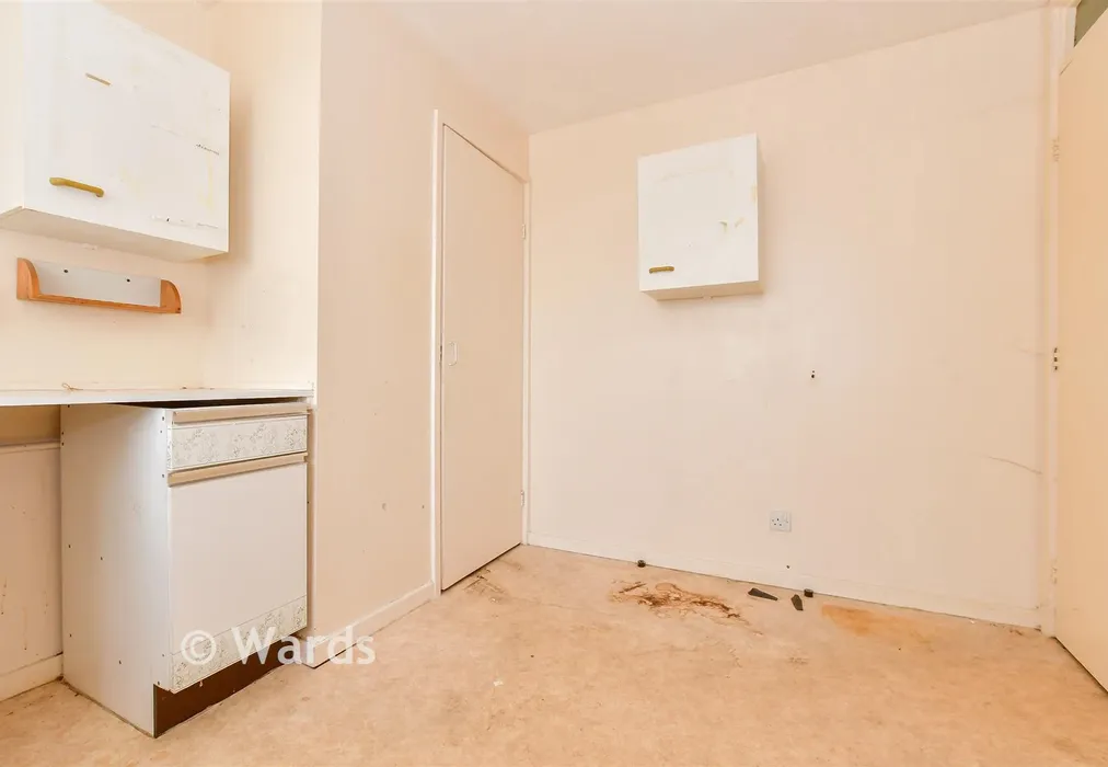 Kitchen - Leivers Road, Deal, Kent - Wards of Kent