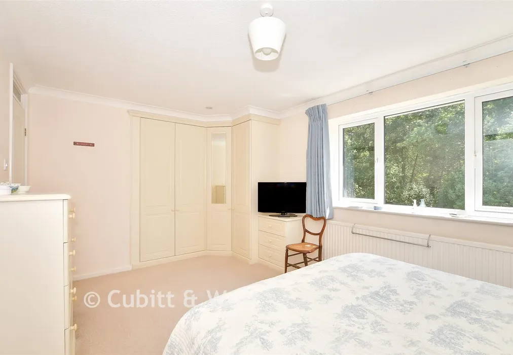 Bedroom 1 - Costells Edge, Scaynes Hill, West Sussex - Wards of Kent