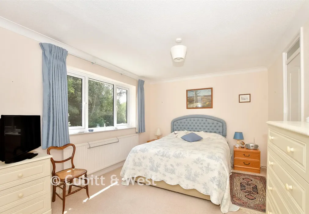 Bedroom 1 - Costells Edge, Scaynes Hill, West Sussex - Wards of Kent