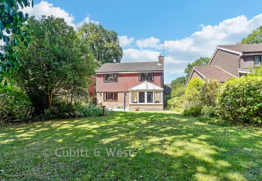 Rear Garden - Costells Edge, Scaynes Hill, West Sussex - Wards of Kent