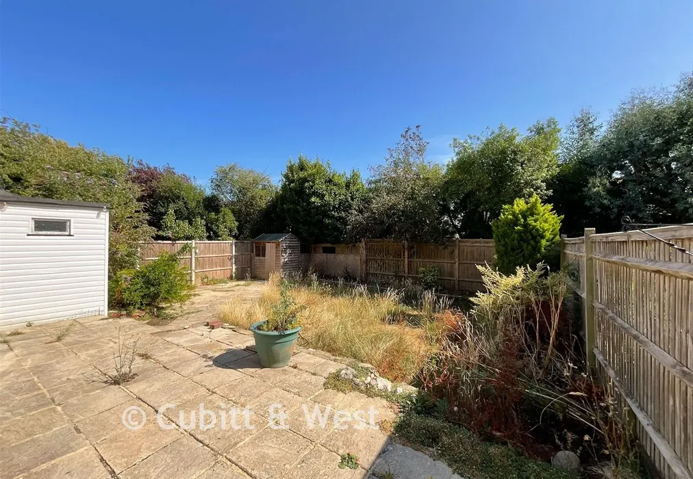 Garden - Ilex Way, Goring-By-Sea, West Sussex - Wards of Kent