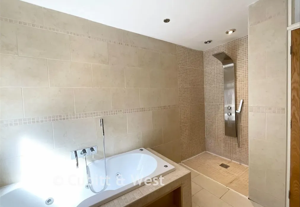 Bathroom - Ilex Way, Goring-By-Sea, West Sussex - Wards of Kent
