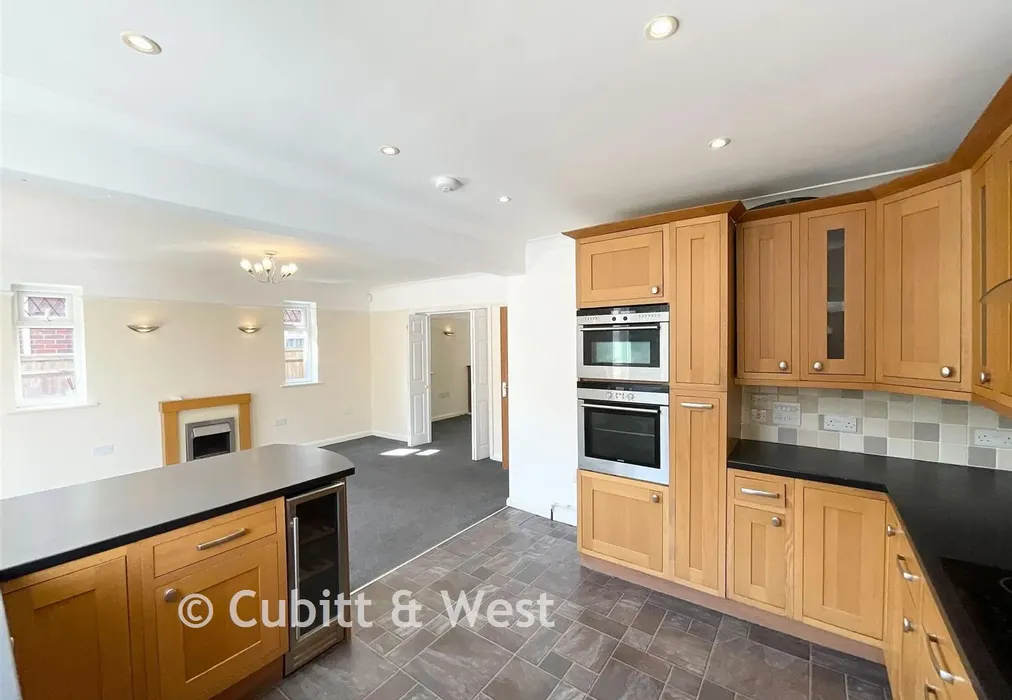 Kitchen - Ilex Way, Goring-By-Sea, West Sussex - Wards of Kent