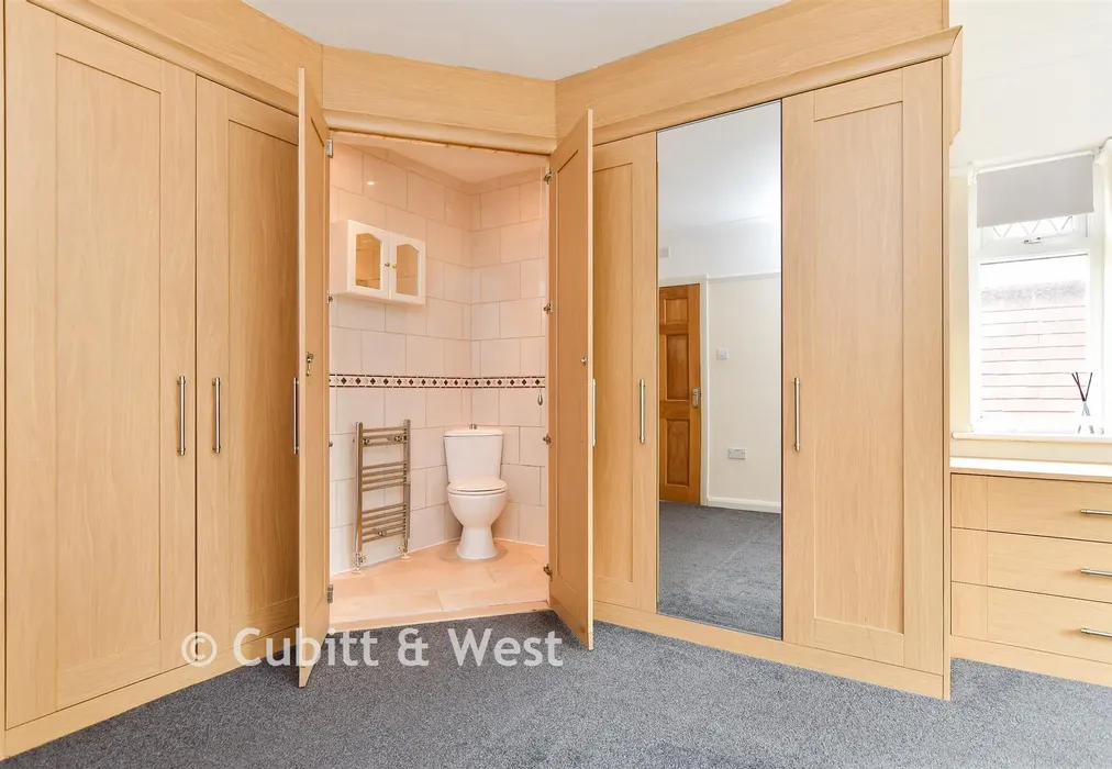 En-Suite Shower Room - Ilex Way, Goring-By-Sea, West Sussex - Wards of Kent