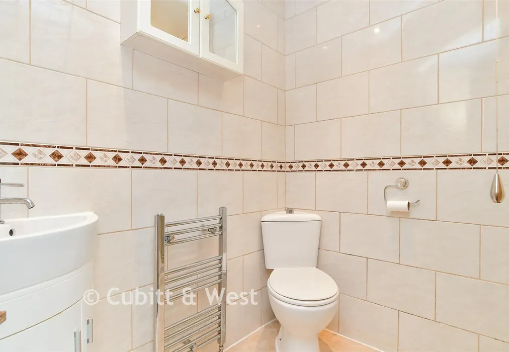 En-Suite Shower Room - Ilex Way, Goring-By-Sea, West Sussex - Wards of Kent