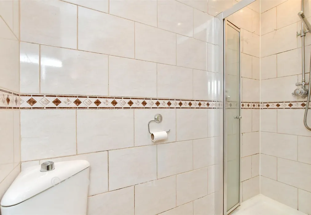 En-Suite Shower Room - Ilex Way, Goring-By-Sea, West Sussex - Wards of Kent
