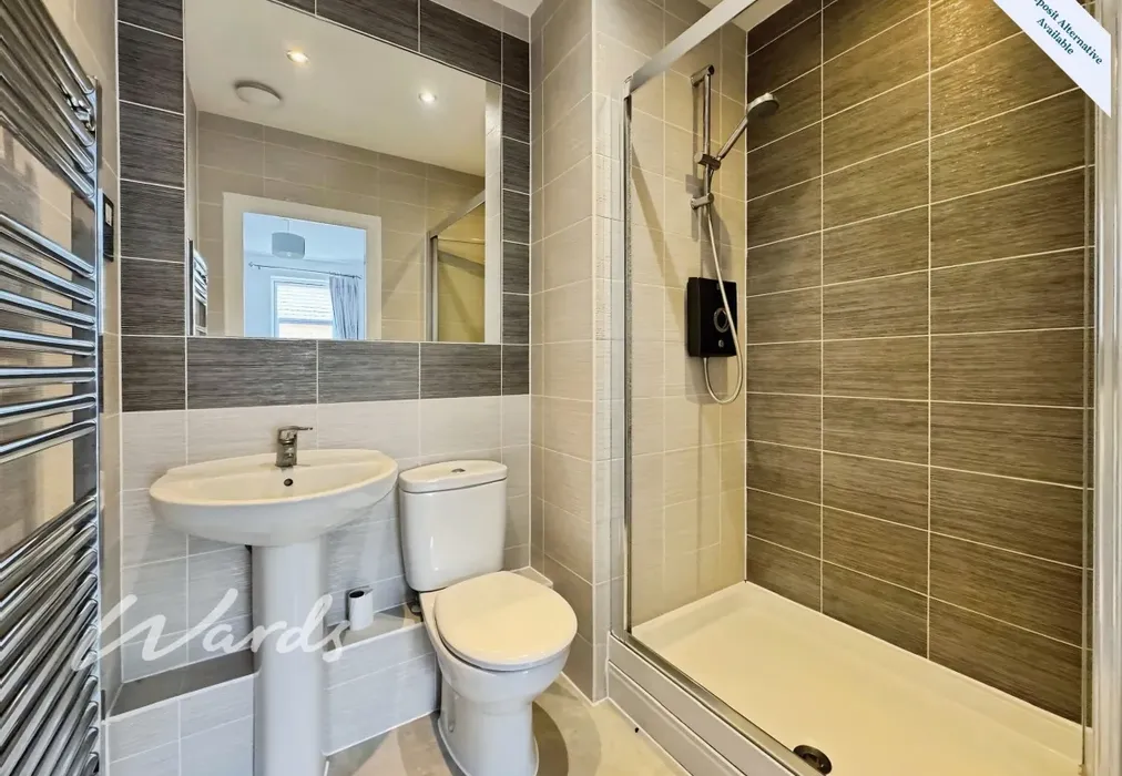 En Suite - Wills Crescent Leybourne ME19 - Wards of Kent