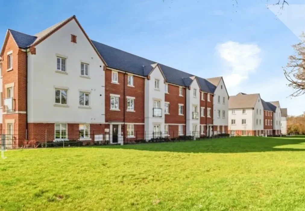 External - Daffodil Crescent, Crawley, RH10 - Wards of Kent
