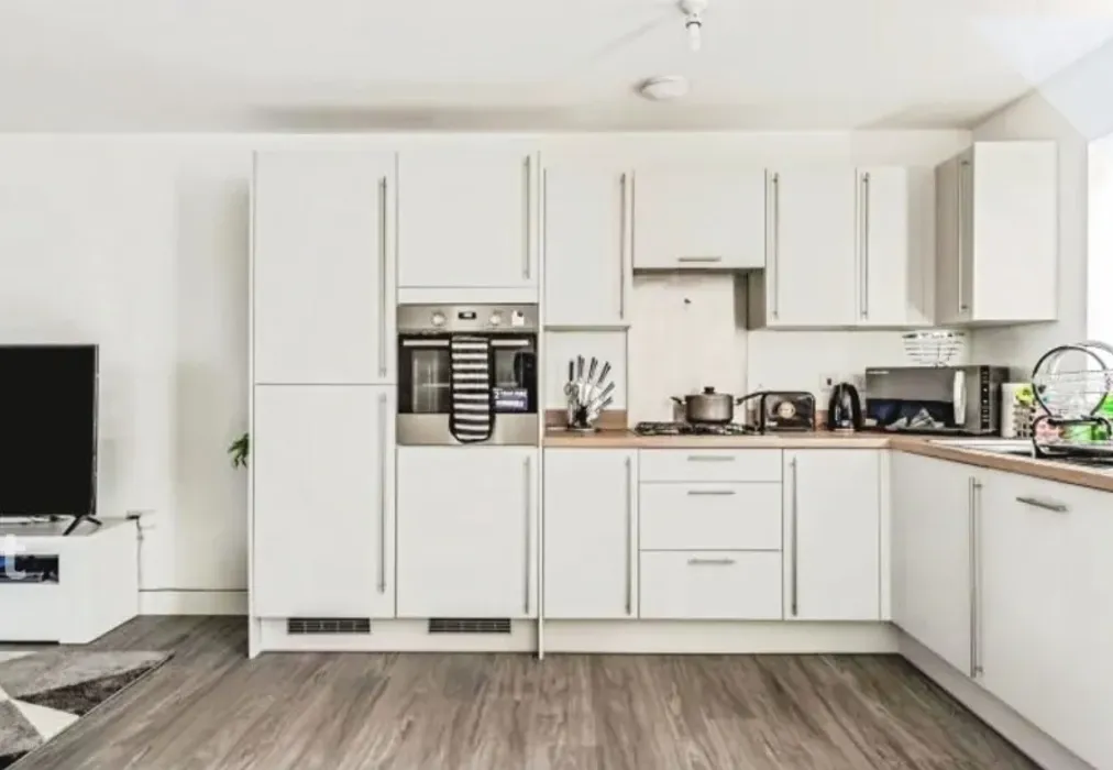 Kitchen - Daffodil Crescent, Crawley, RH10 - Wards of Kent