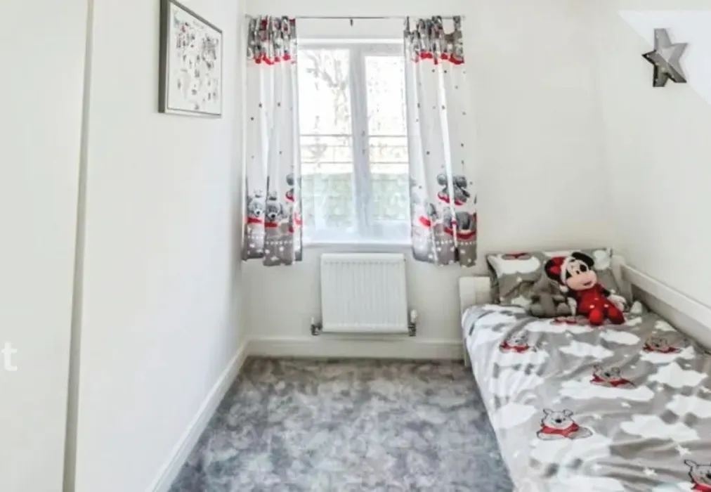 Bedroom 2 - Daffodil Crescent, Crawley, RH10 - Wards of Kent