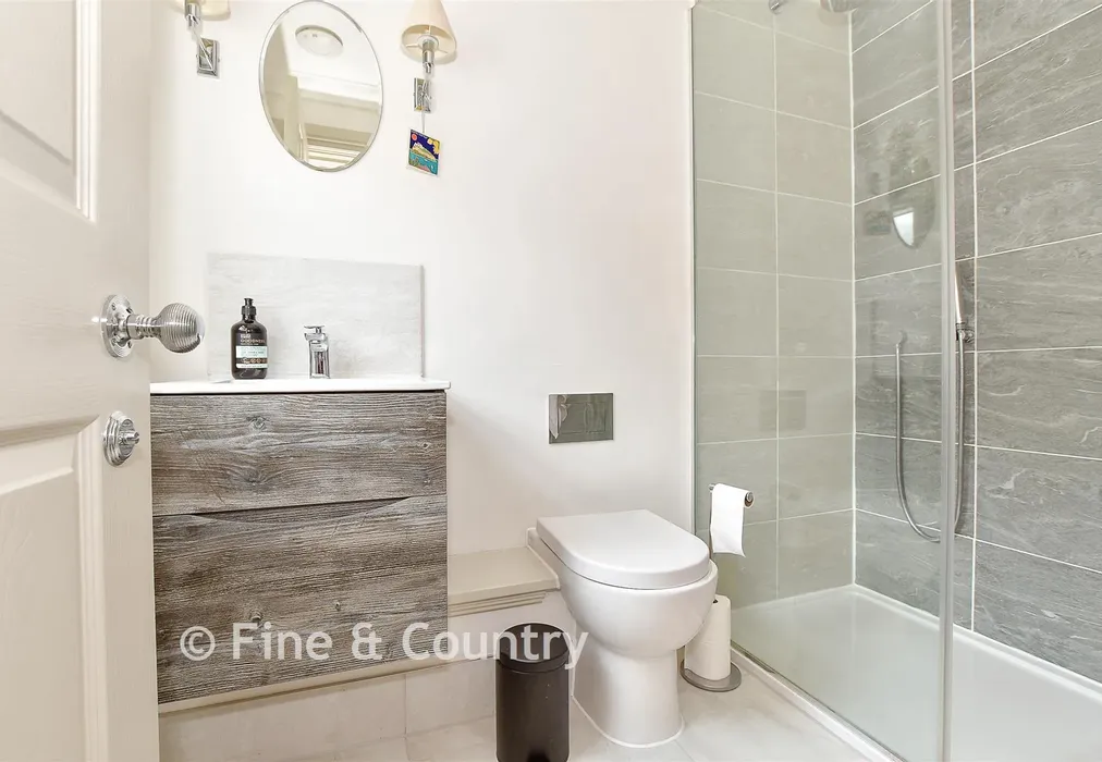 En-Suite Shower Room - London Road, Tunbridge Wells, Kent - Wards of Kent