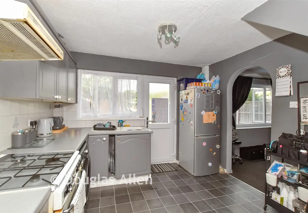 Kitchen - Kent View Road, Basildon, Essex - Wards of Kent