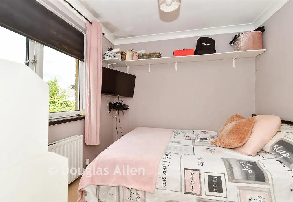 Bedroom 3 - Kent View Road, Basildon, Essex - Wards of Kent