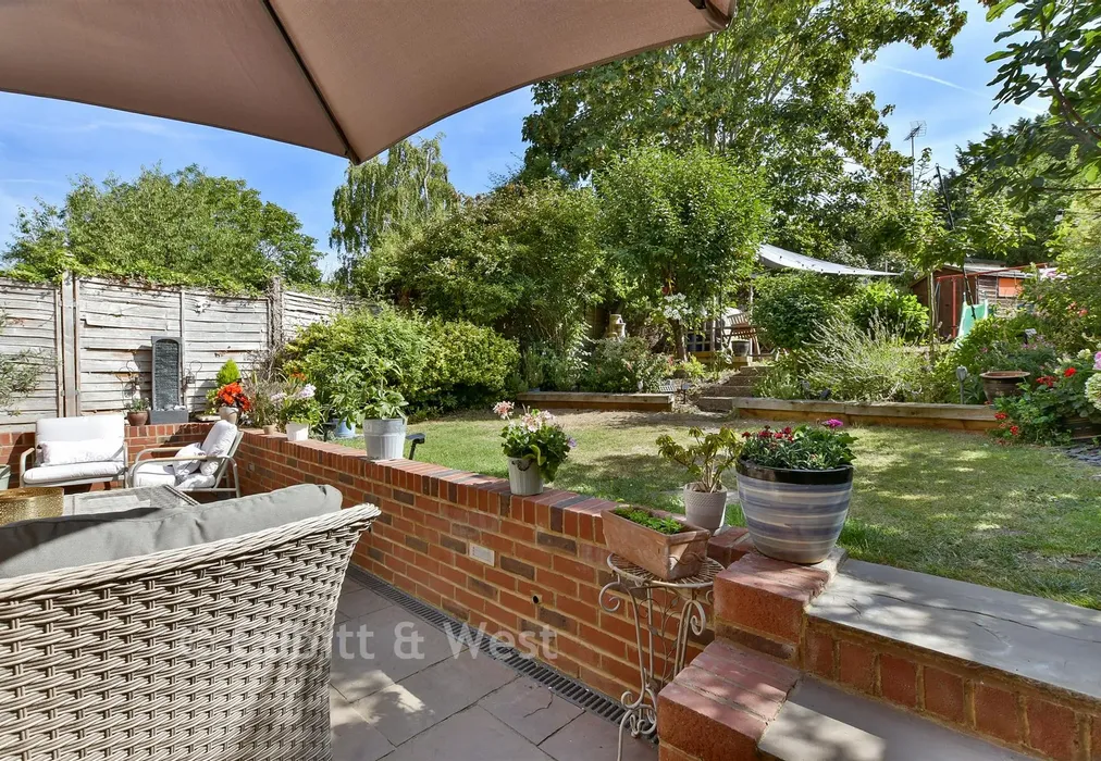 Rear Garden - Oveton Way, Bookham, Leatherhead, Surrey - Wards of Kent