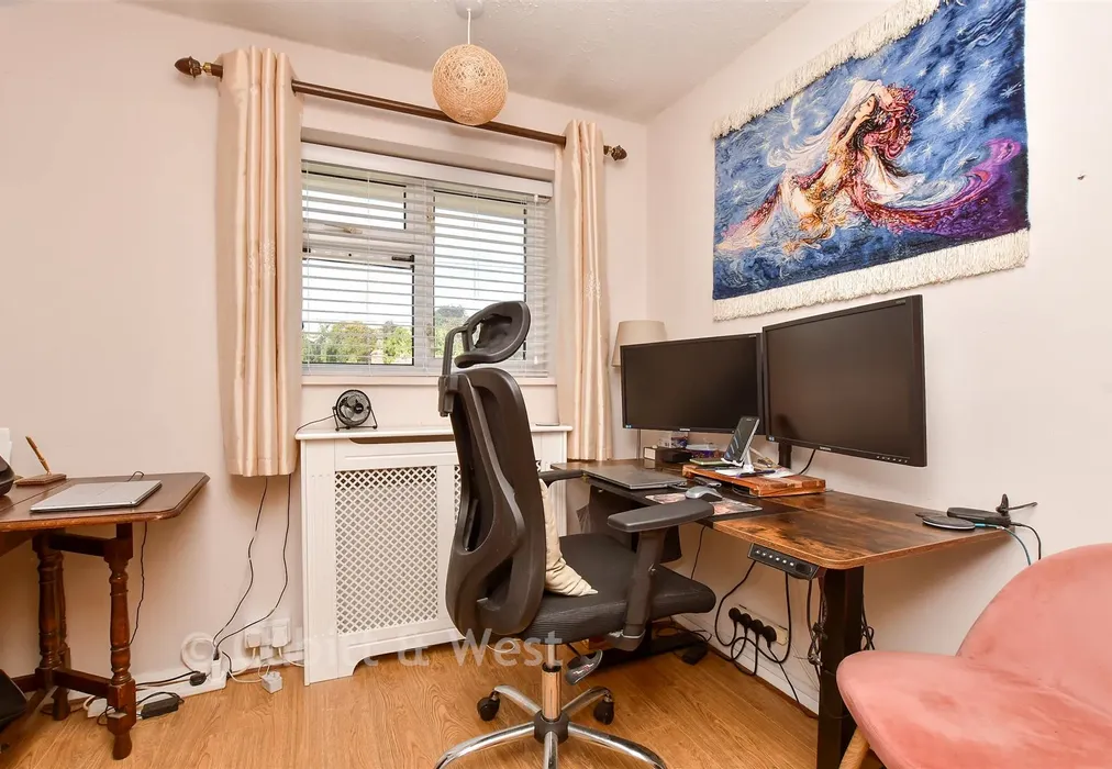 Bedroom 3 - Oveton Way, Bookham, Leatherhead, Surrey - Wards of Kent