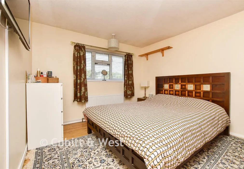 Bedroom 1 - Oveton Way, Bookham, Leatherhead, Surrey - Wards of Kent